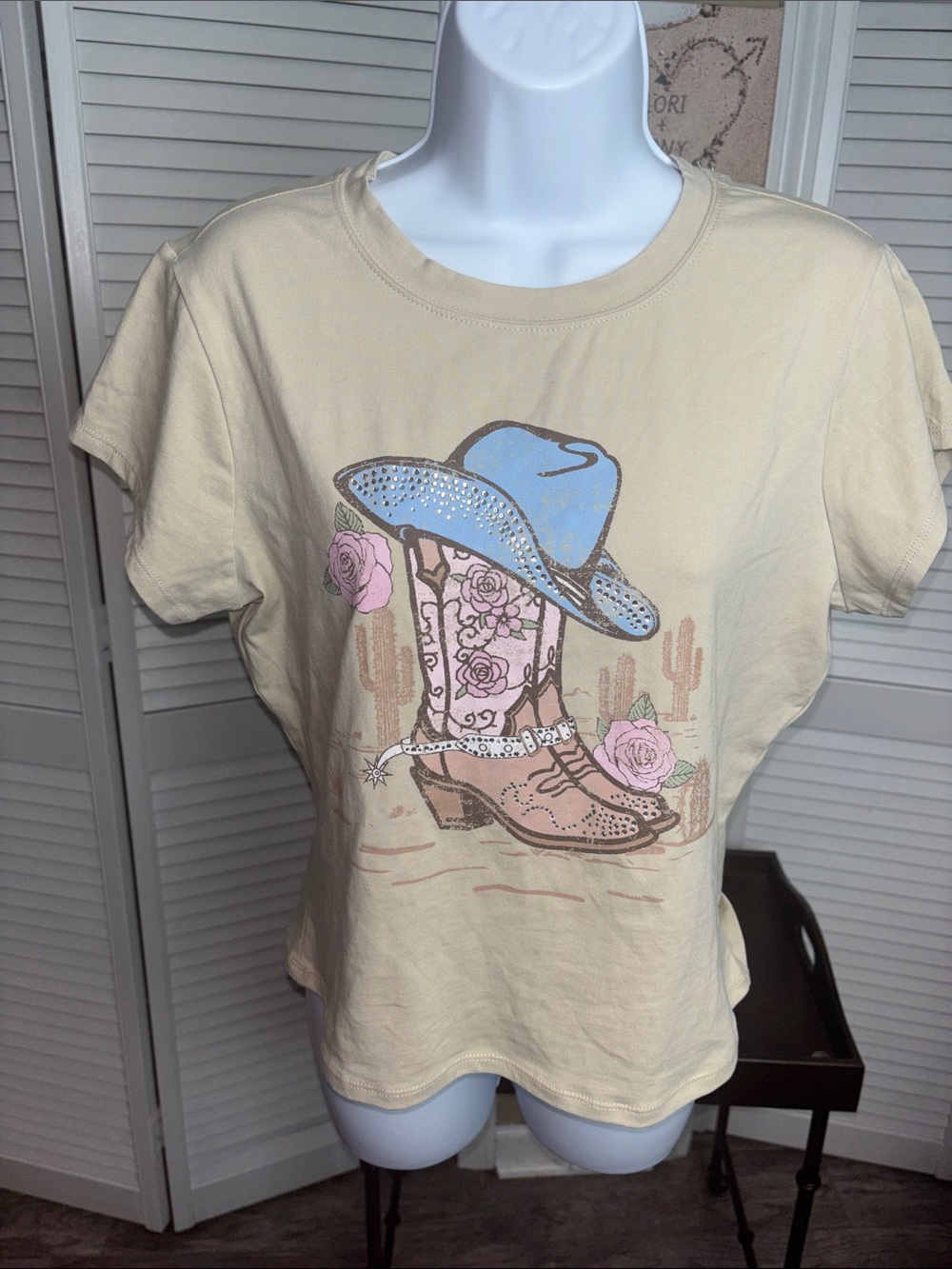 Madden Girl Teen Light Tan Western Graphic Tee with Blue Hat and Pink Accents